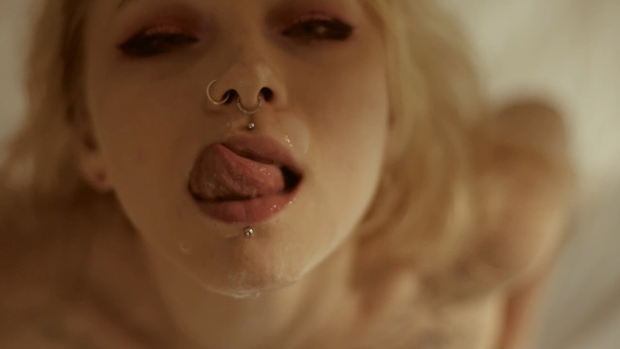 woke up my neighbor by riding on his dick and made him cum all over my face with my needy mouth